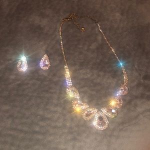 Windsor necklace and earring set